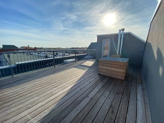 Exklusive 2-Zimmer-Dachgeschosswohnung mit Dachterrasse & direktem Spreeblick — photo 1